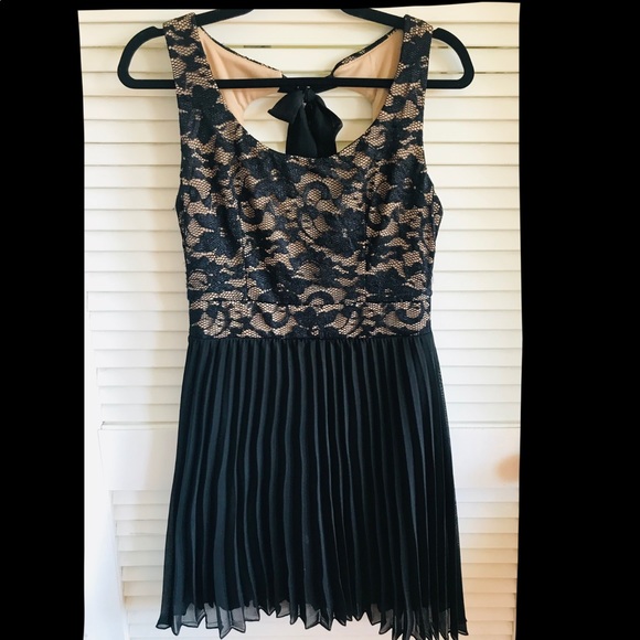 So cute! With bow in the back - Picture 1 of 2